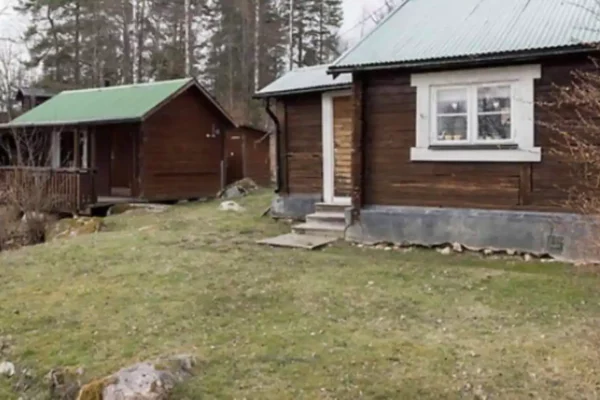 Torpöm båda stugorna